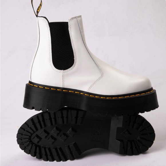 NWT Dr Marten 2976 Smooth Leather Quad/Platform Chelsea Boots - Picture 7 of 16